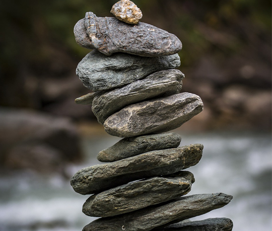 structure de pierres, méditation